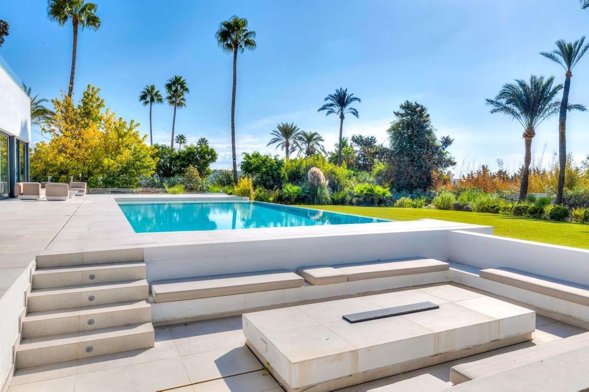 4 soveværelse Villa til salg i El Paraiso med swimmingpool garage - € 3.700.000 (Ref: 10179223)