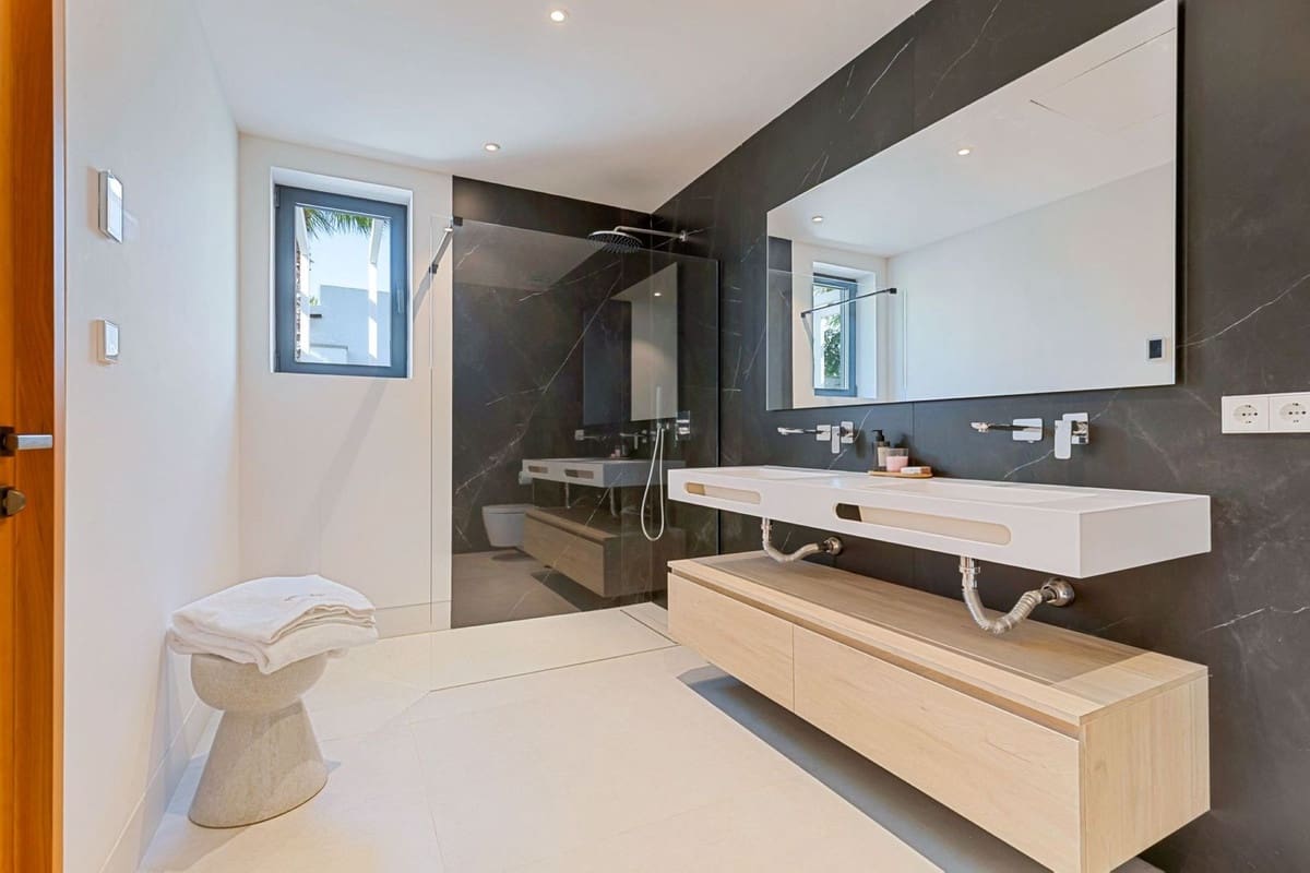 4 soveværelse Villa til salg i El Paraiso med swimmingpool garage - € 3.700.000 (Ref: 10179223)