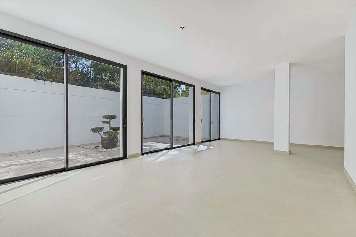 4 soveværelse Villa til salg i El Paraiso med swimmingpool garage - € 3.700.000 (Ref: 10179223)