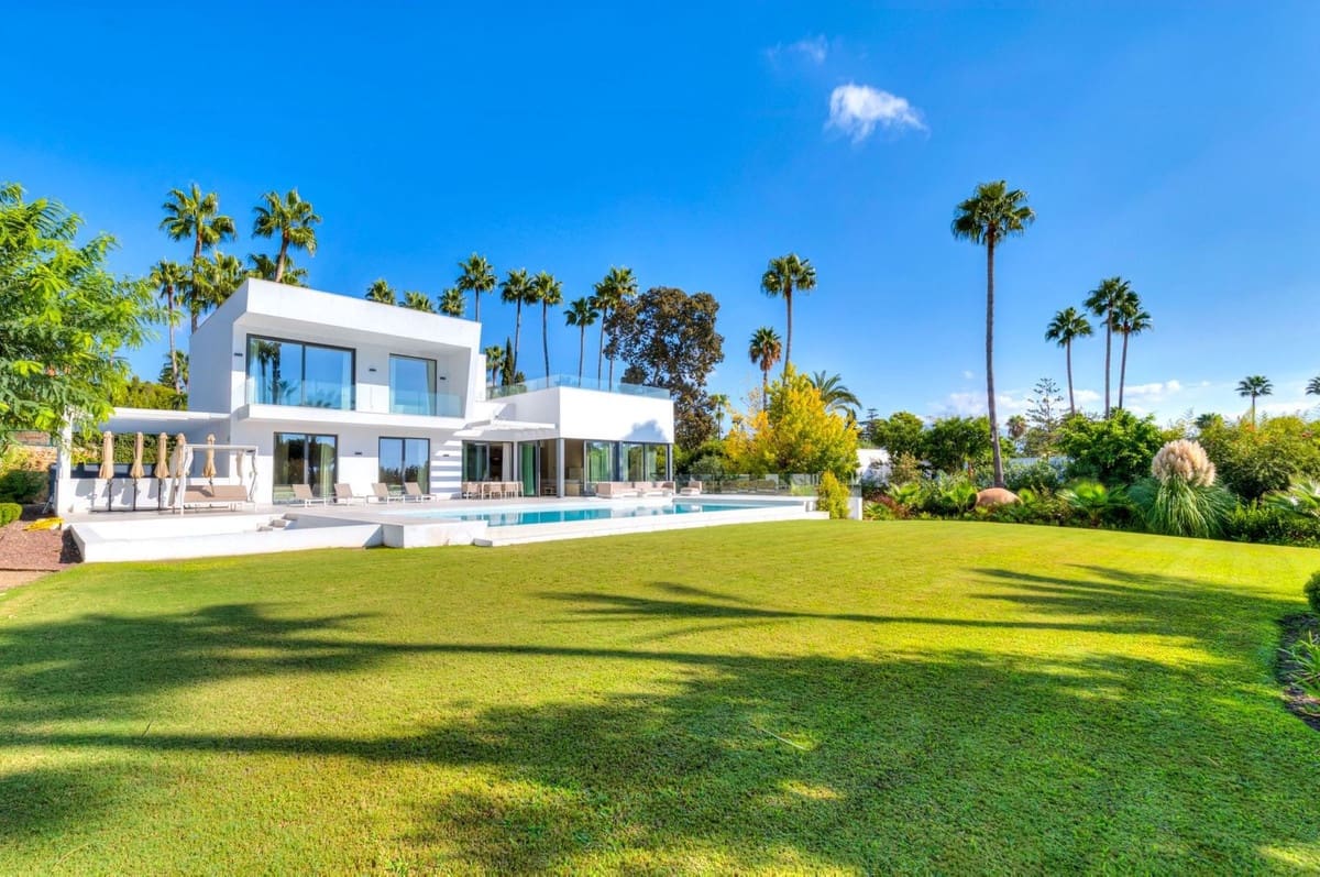 4 soveværelse Villa til salg i El Paraiso med swimmingpool garage - € 3.700.000 (Ref: 10179223)