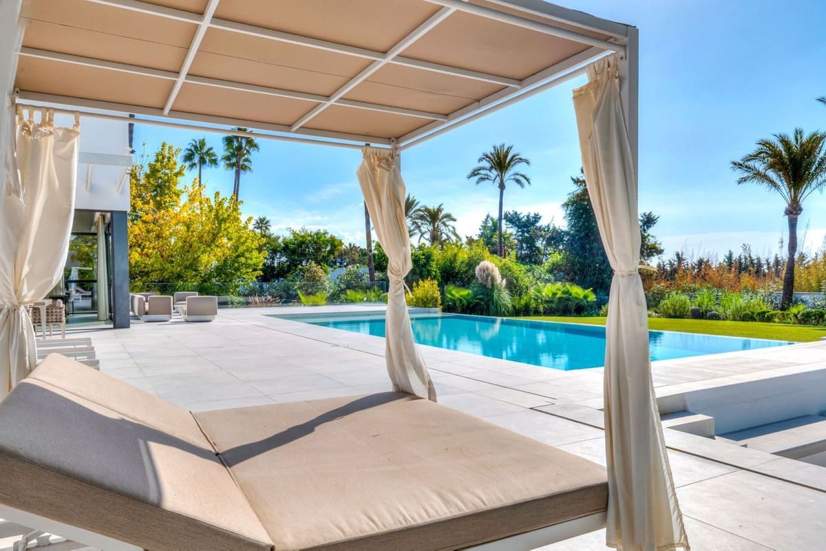 4 soveværelse Villa til salg i El Paraiso med swimmingpool garage - € 3.700.000 (Ref: 10179223)