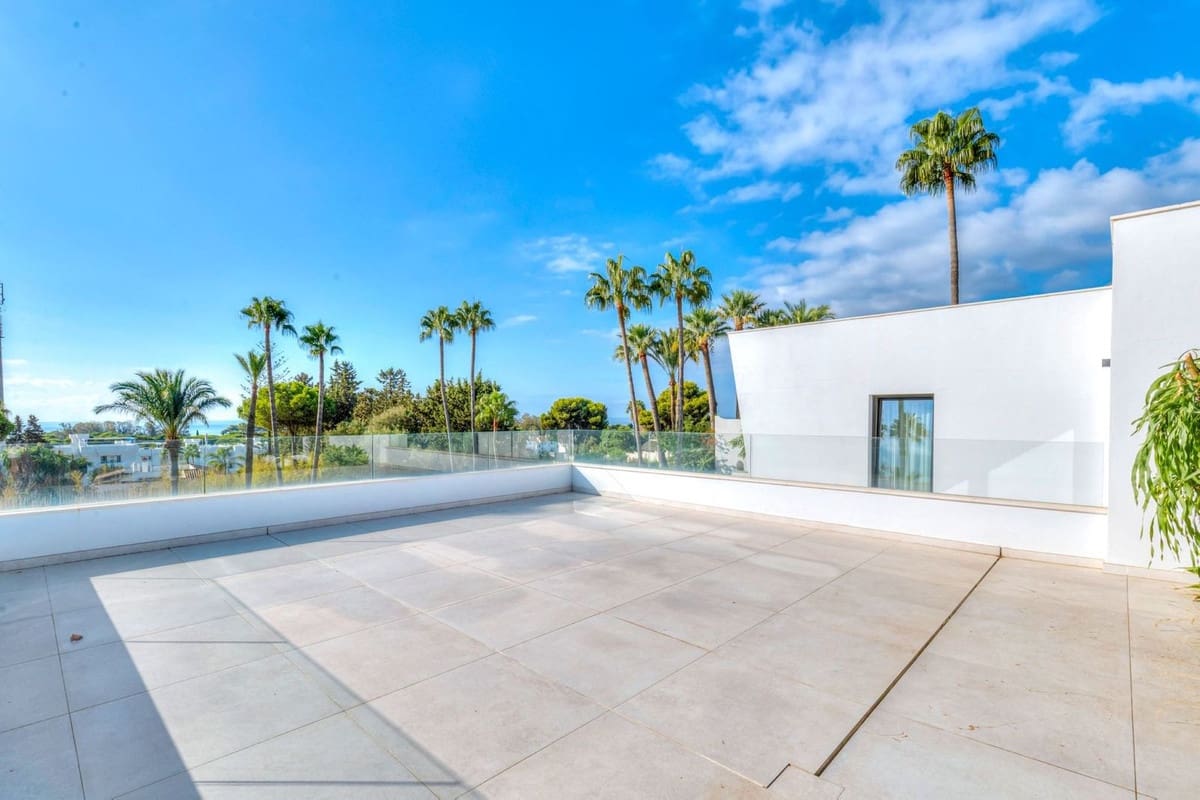 4 soveværelse Villa til salg i El Paraiso med swimmingpool garage - € 3.700.000 (Ref: 10179223)