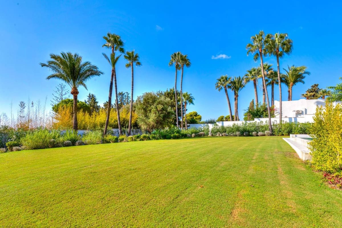 4 soveværelse Villa til salg i El Paraiso med swimmingpool garage - € 3.700.000 (Ref: 10179223)