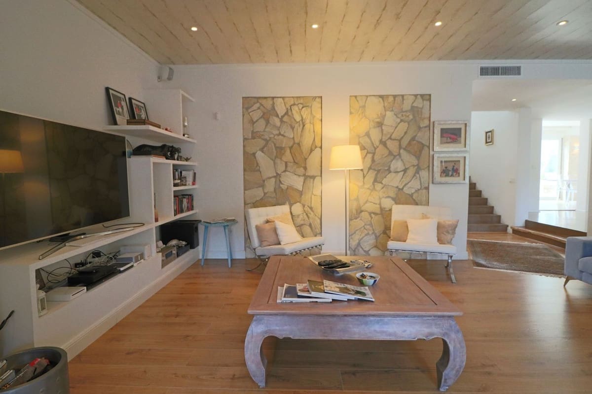 5 makuuhuone Huvila myytävänä paikassa Nueva Andalucia mukana uima-altaan - 2 490 000 € (Ref: 8090271)