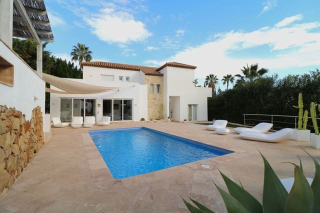 5 makuuhuone Huvila myytävänä paikassa Nueva Andalucia, Marbella mukana uima-altaan - 2 490 000 € (Ref: 8090271)