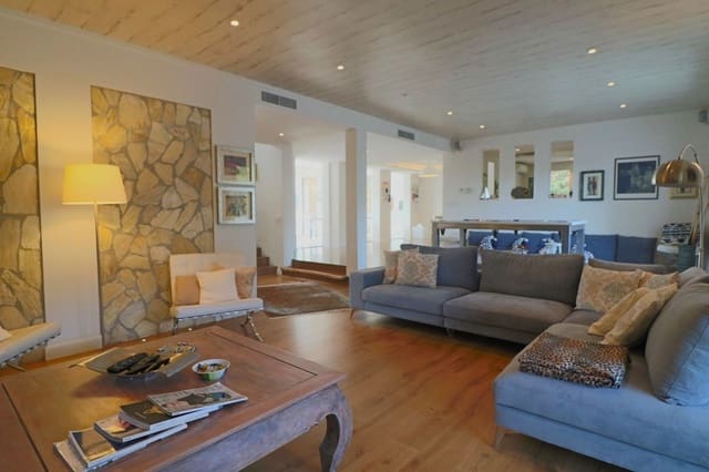 5 makuuhuone Huvila myytävänä paikassa Nueva Andalucia, Marbella mukana uima-altaan - 2 490 000 € (Ref: 8090271)