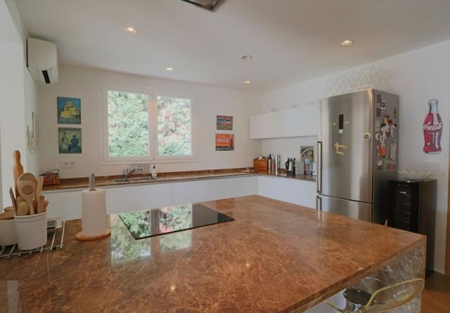 5 makuuhuone Huvila myytävänä paikassa Nueva Andalucia, Marbella mukana uima-altaan - 2 490 000 € (Ref: 8090271)