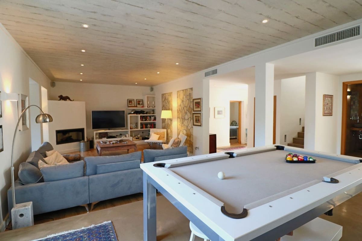 5 makuuhuone Huvila myytävänä paikassa Nueva Andalucia mukana uima-altaan - 2 490 000 € (Ref: 8090271)