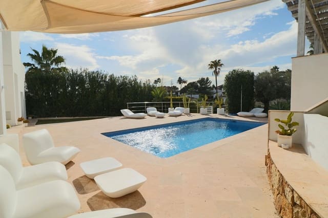 5 makuuhuone Huvila myytävänä paikassa Nueva Andalucia, Marbella mukana uima-altaan - 2 490 000 € (Ref: 8090271)