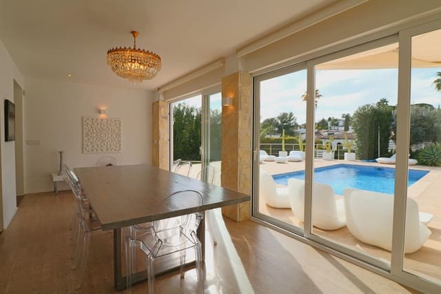 5 makuuhuone Huvila myytävänä paikassa Nueva Andalucia, Marbella mukana uima-altaan - 2 490 000 € (Ref: 8090271)