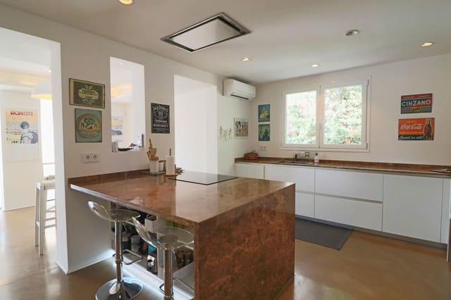 5 makuuhuone Huvila myytävänä paikassa Nueva Andalucia, Marbella mukana uima-altaan - 2 490 000 € (Ref: 8090271)