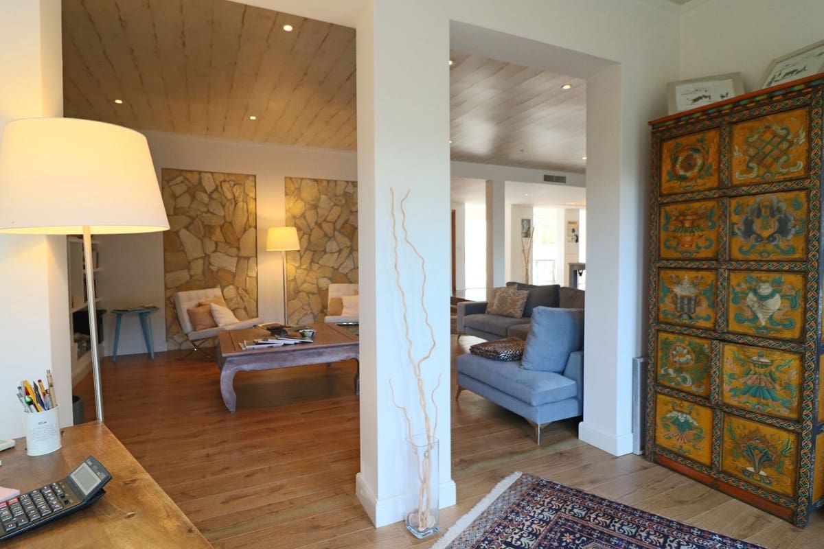 5 makuuhuone Huvila myytävänä paikassa Nueva Andalucia mukana uima-altaan - 2 490 000 € (Ref: 8090271)