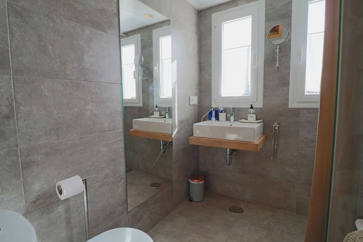 5 makuuhuone Huvila myytävänä paikassa Nueva Andalucia mukana uima-altaan - 2 490 000 € (Ref: 8090271)