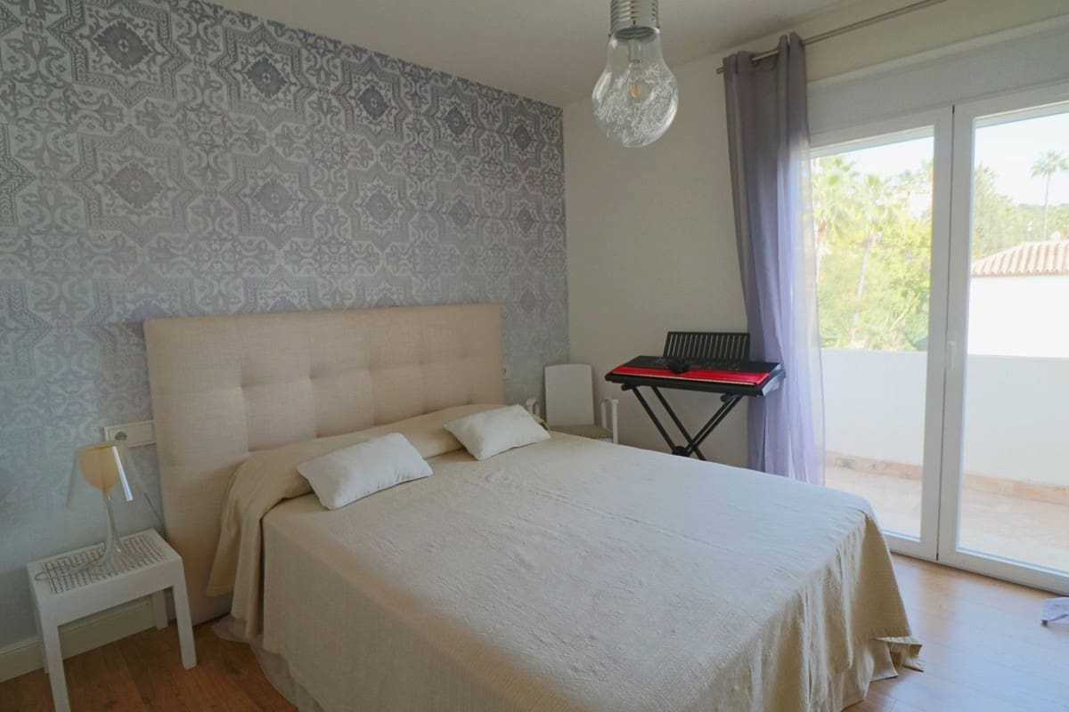 5 makuuhuone Huvila myytävänä paikassa Nueva Andalucia mukana uima-altaan - 2 490 000 € (Ref: 8090271)