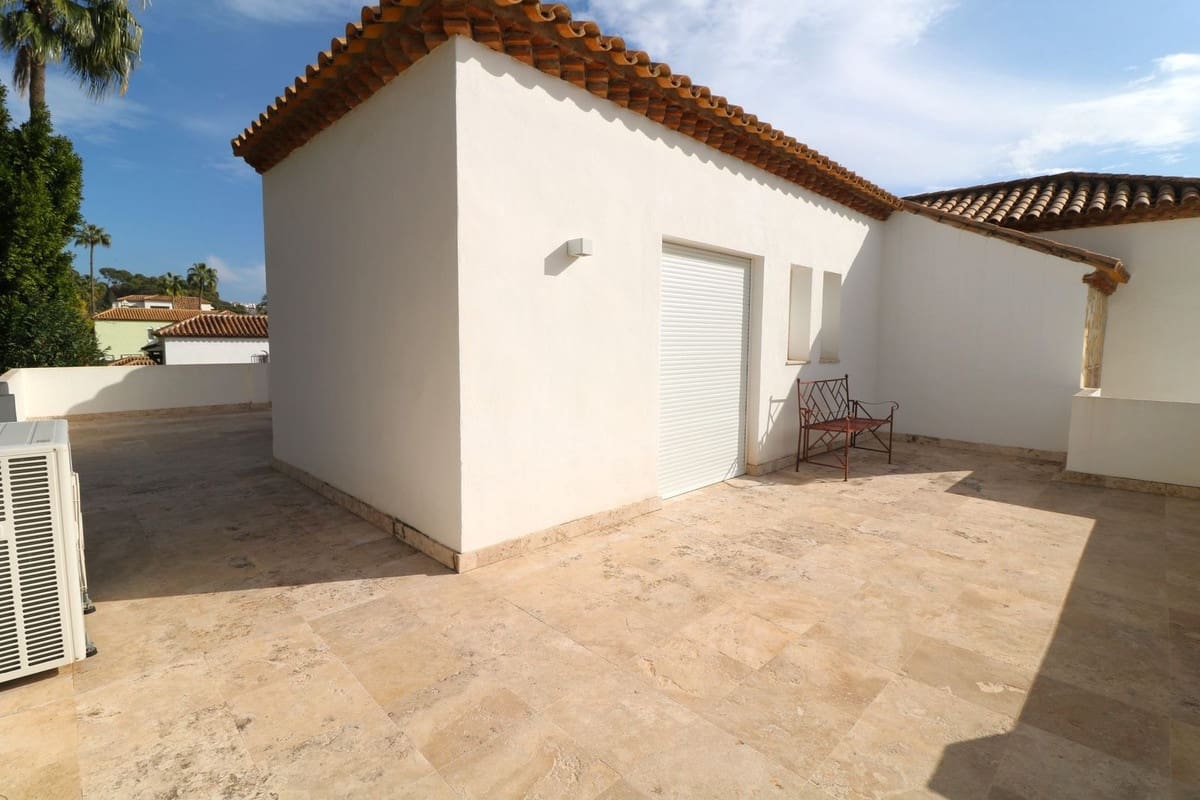 5 makuuhuone Huvila myytävänä paikassa Nueva Andalucia mukana uima-altaan - 2 490 000 € (Ref: 8090271)