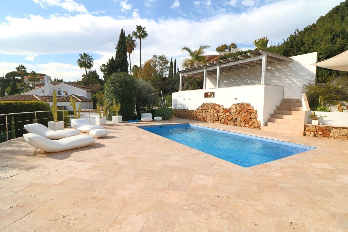 5 makuuhuone Huvila myytävänä paikassa Nueva Andalucia mukana uima-altaan - 2 490 000 € (Ref: 8090271)