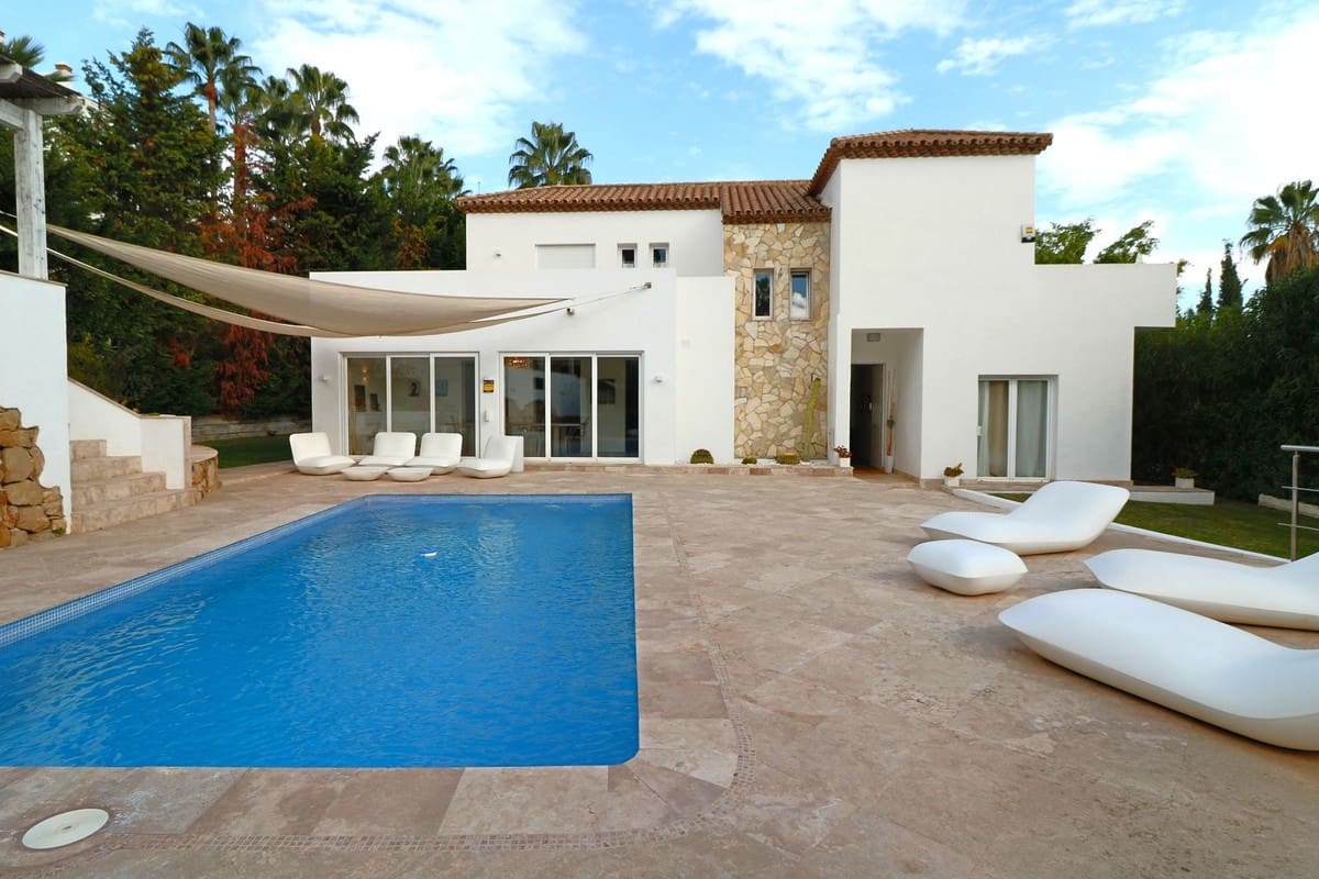 5 makuuhuone Huvila myytävänä paikassa Nueva Andalucia mukana uima-altaan - 2 490 000 € (Ref: 8090271)