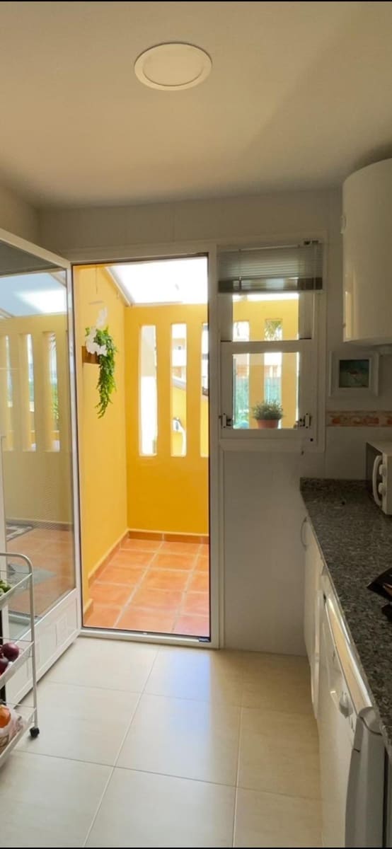 2 soverom Leilighet til leie i Puerto del Rey med garasje - € 1 200 (Ref: 10173960)