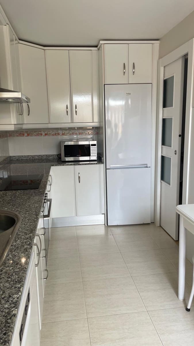 2 soverom Leilighet til leie i Puerto del Rey med garasje - € 1 200 (Ref: 10173960)