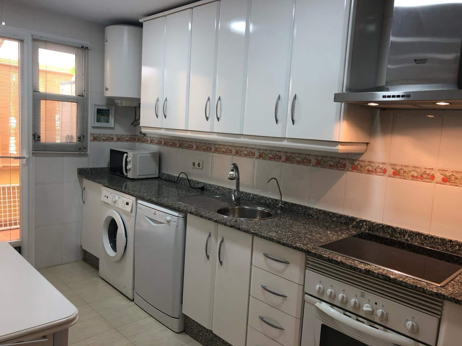 2 soverom Leilighet til leie i Puerto del Rey med garasje - € 1 200 (Ref: 10173960)