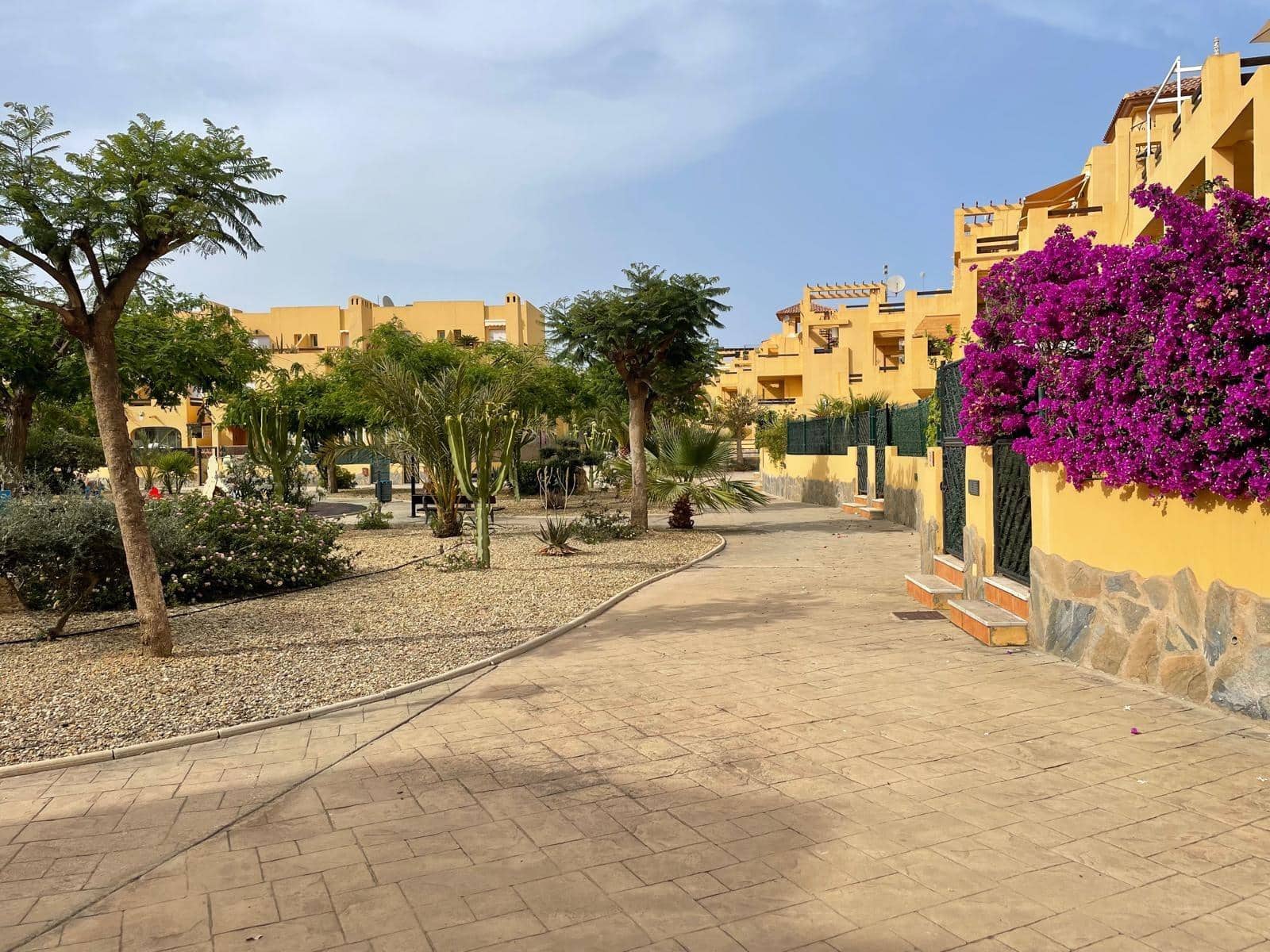 2 soverom Leilighet til leie i Puerto del Rey med garasje - € 1 200 (Ref: 10173960)