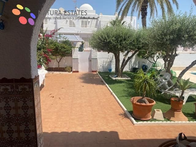 4 soveværelse Villa til salg i Mojacar med swimmingpool garage - € 599.900 (Ref: 7666323)