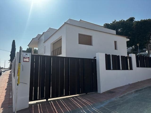 5 bedroom Villa for sale in San Juan de los Terreros with pool - € 845,000 (Ref: 8834455)