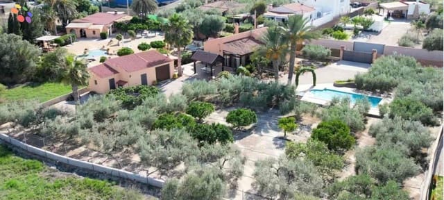 4 soveværelse Finca/Landehus til salg i Mojácar med swimmingpool garage - € 398.000 (Ref: 9758926)