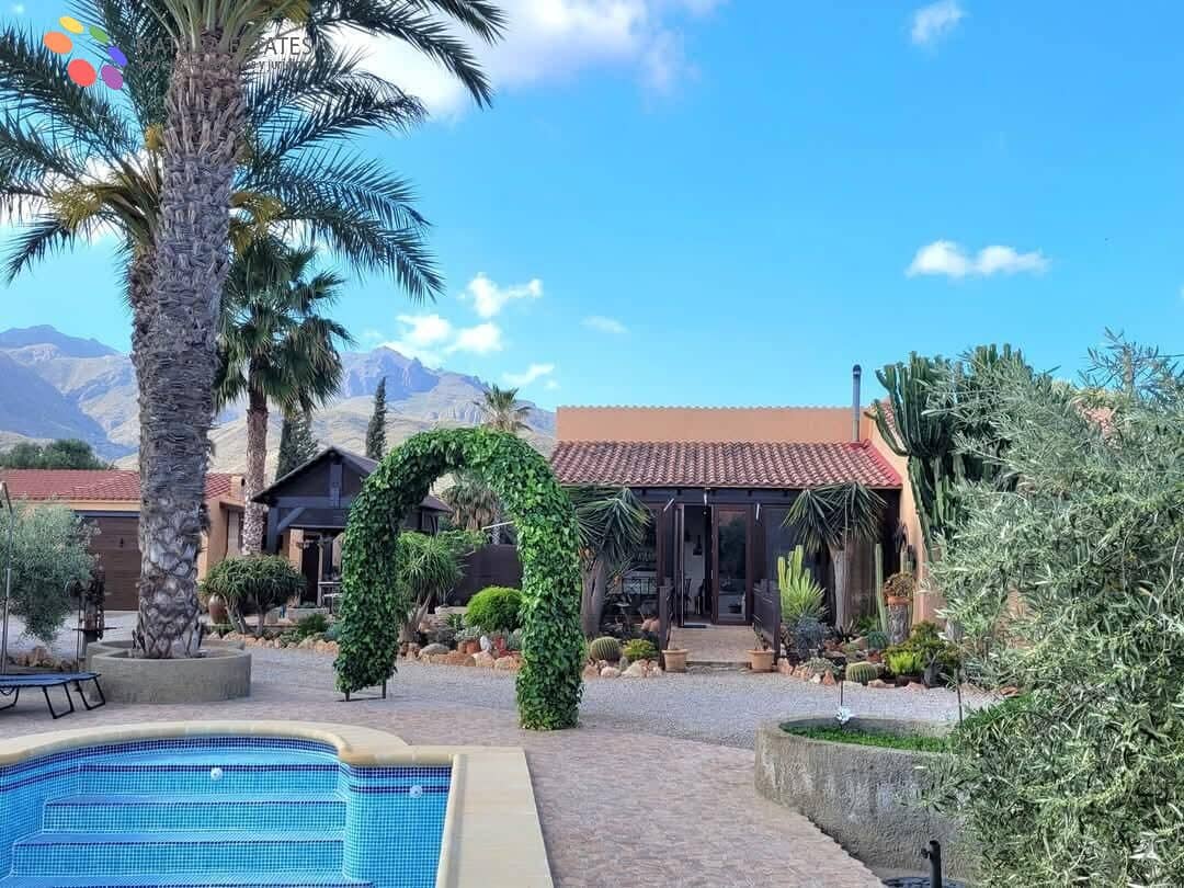 4 bedroom Finca/Country House for sale in Mojacar with pool garage - € 398,000 (Ref: 9758926)