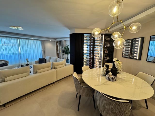 Chalet de 4 habitaciones en Marbella en venta con piscina garaje - 3.100.000 € (Ref: 10004279)