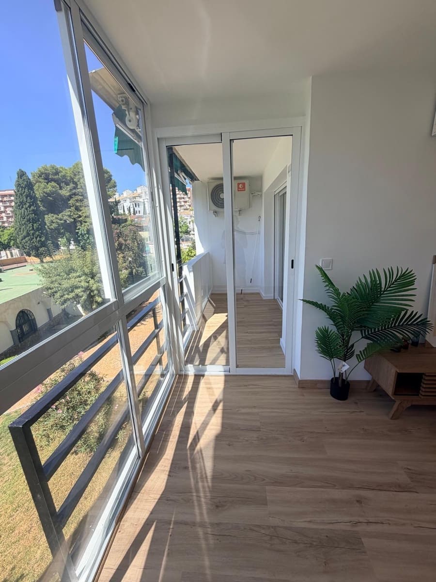2 soveværelse Lejlighed til salg i Benalmadena med swimmingpool - € 305.000 (Ref: 10004281)
