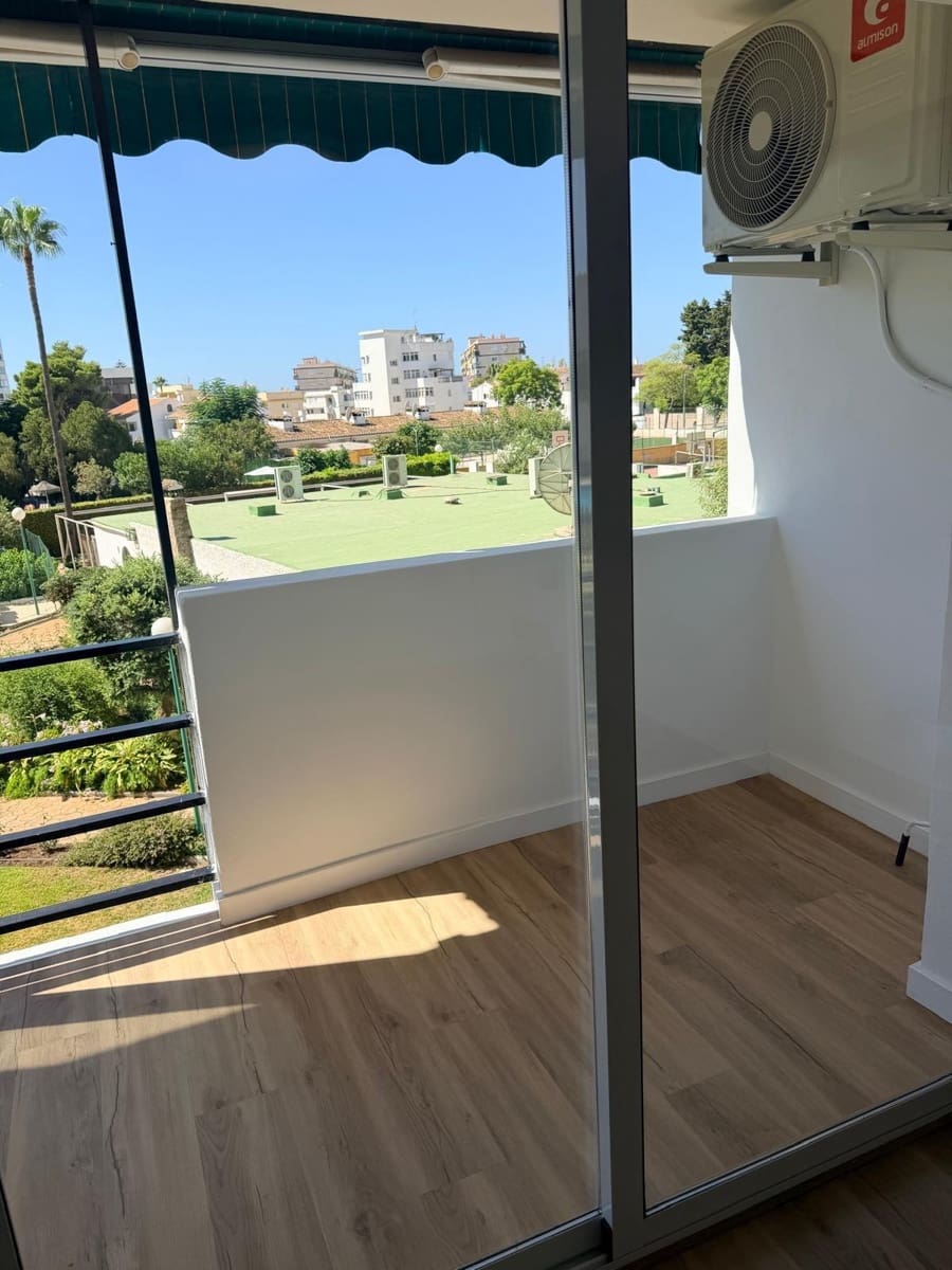 2 soveværelse Lejlighed til salg i Benalmadena med swimmingpool - € 305.000 (Ref: 10004281)