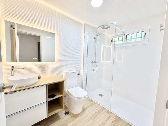 2 soveværelse Lejlighed til salg i Benalmádena med swimmingpool - € 305.000 (Ref: 10004281)