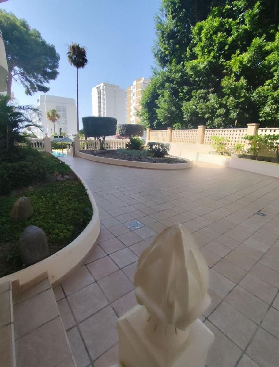Apartamento de 2 habitaciones en Benalmádena en venta con piscina garaje - 420.000 € (Ref: 10009182)