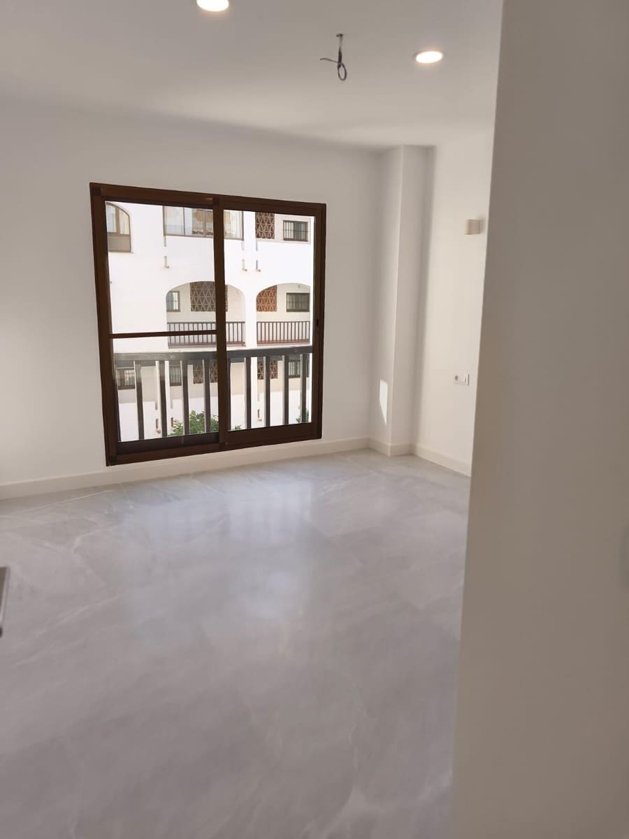 1 slaapkamer Appartement te huur in Fuengirola met zwembad garage - € 1.350 (Ref: 10032133)