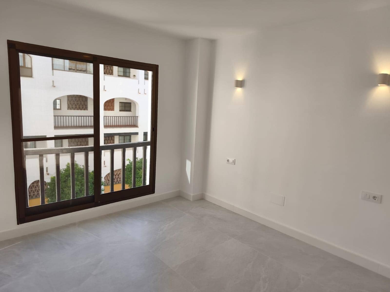 1 slaapkamer Appartement te huur in Fuengirola met zwembad garage - € 1.350 (Ref: 10032133)