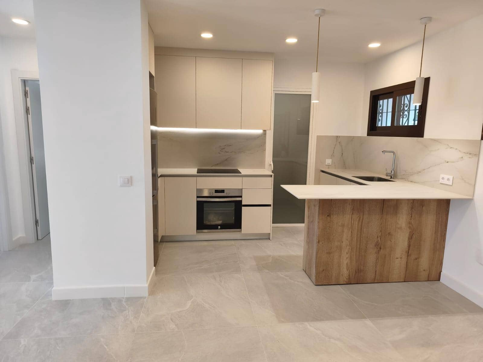 1 slaapkamer Appartement te huur in Fuengirola met zwembad garage - € 1.350 (Ref: 10032133)