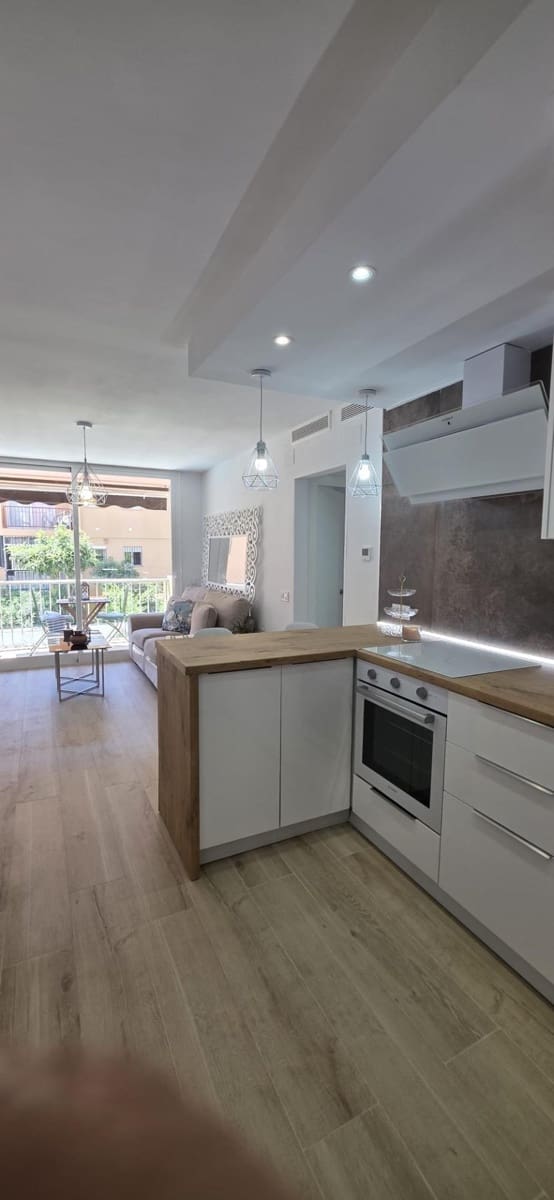 3 bedroom Apartment for rent in Torremolinos with pool - € 1,950 (Ref: 10032134)