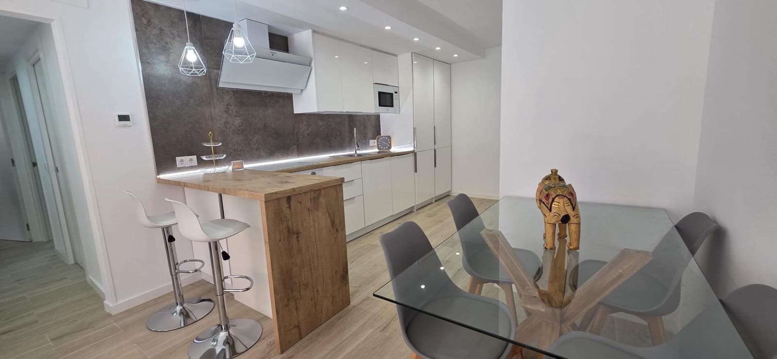 3 bedroom Apartment for rent in Torremolinos with pool - € 1,950 (Ref: 10032134)