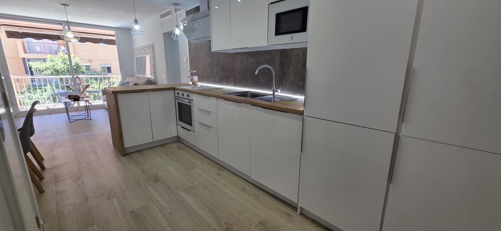 3 bedroom Apartment for rent in Torremolinos with pool - € 1,950 (Ref: 10032134)