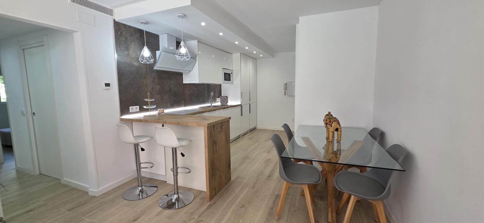 3 bedroom Apartment for rent in Torremolinos with pool - € 1,950 (Ref: 10032134)