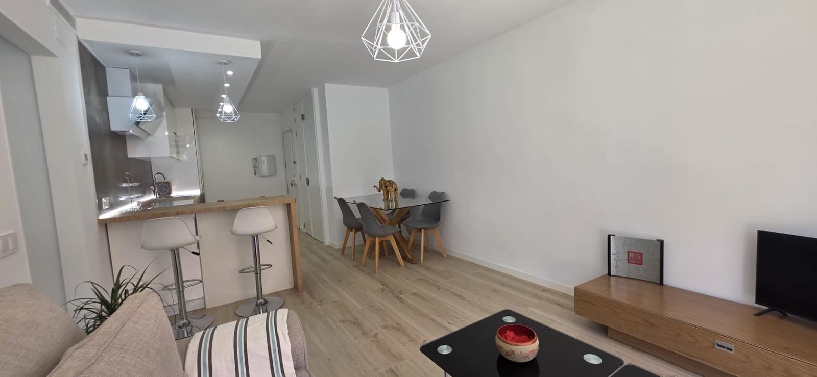 3 bedroom Apartment for rent in Torremolinos with pool - € 1,950 (Ref: 10032134)