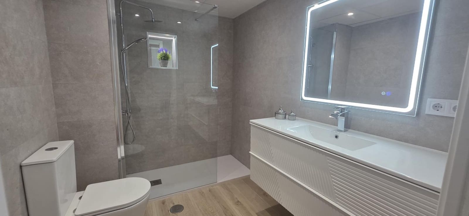 3 bedroom Apartment for rent in Torremolinos with pool - € 1,950 (Ref: 10032134)