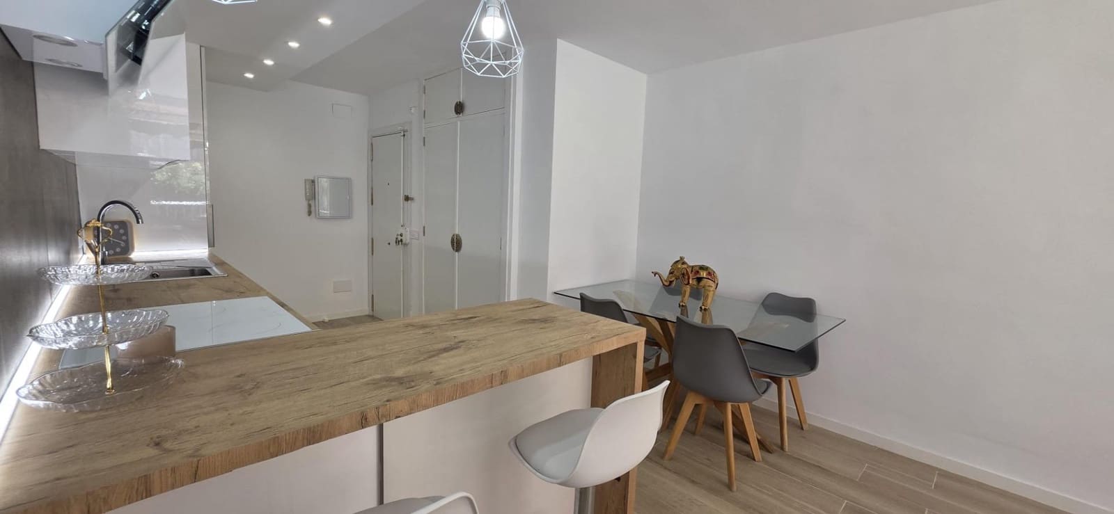 3 bedroom Apartment for rent in Torremolinos with pool - € 1,950 (Ref: 10032134)