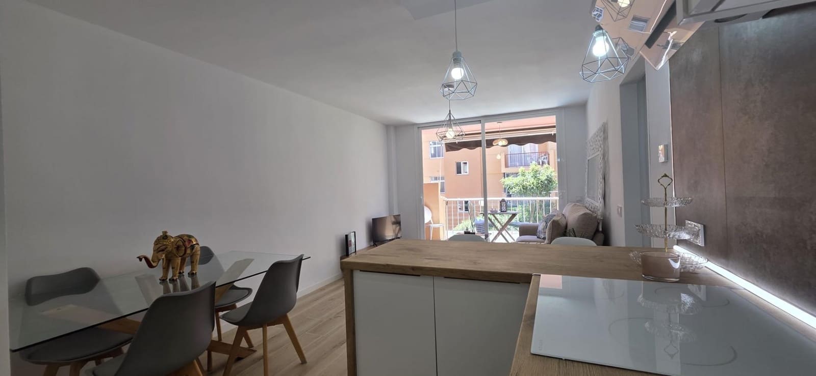 3 bedroom Apartment for rent in Torremolinos with pool - € 1,950 (Ref: 10032134)
