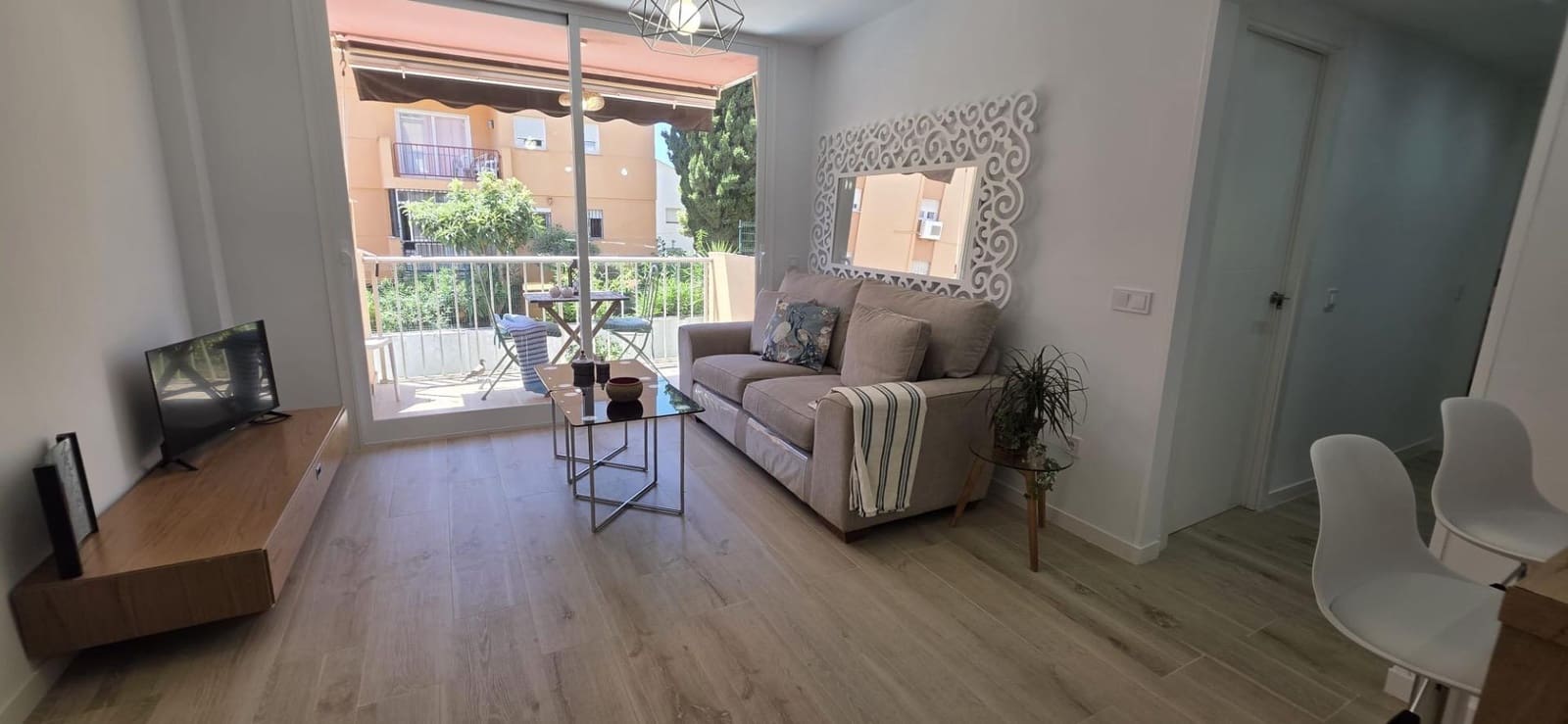 3 bedroom Apartment for rent in Torremolinos with pool - € 1,950 (Ref: 10032134)