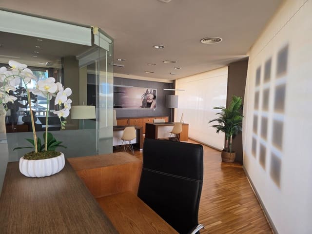 Comercial para venda em Puerto Marina, Benalmádena - 1 249 000 € (Ref: 10094799)