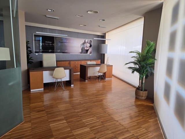 Comercial para venda em Puerto Marina, Benalmádena - 1 249 000 € (Ref: 10094799)