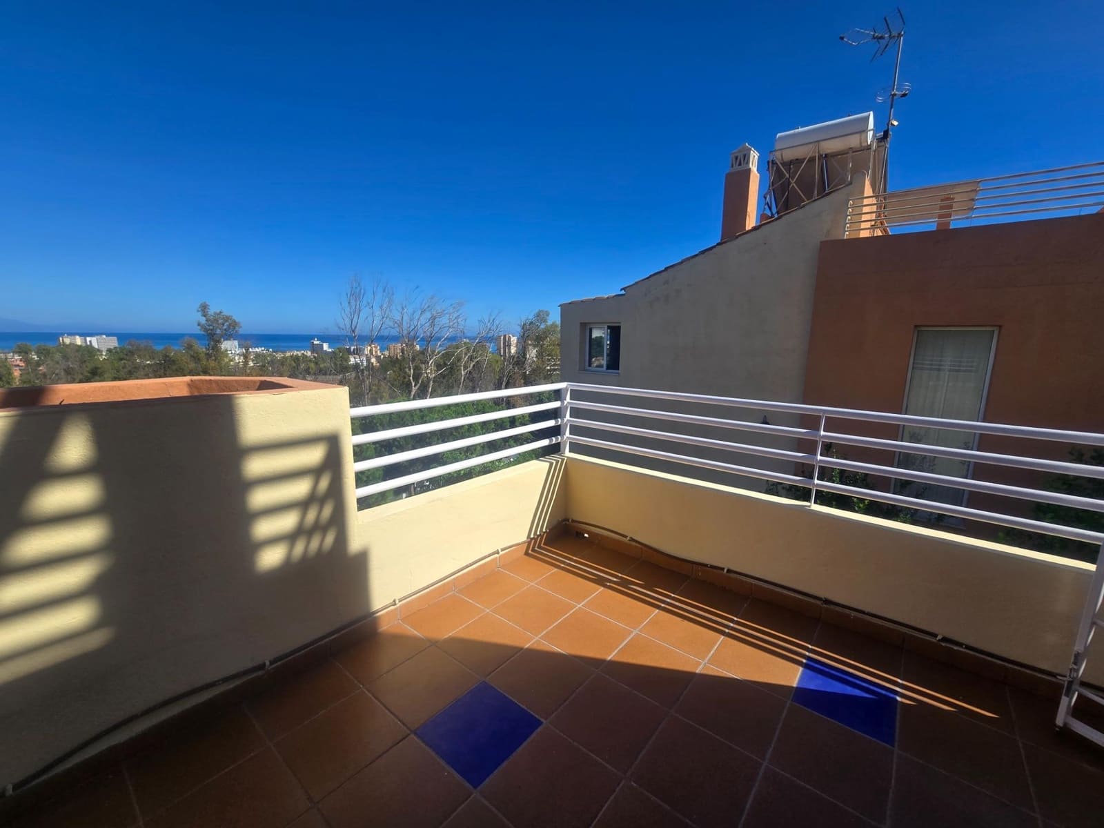 Chalet de 3 habitaciones en Torremolinos en venta con garaje - 950.000 € (Ref: 10119993)