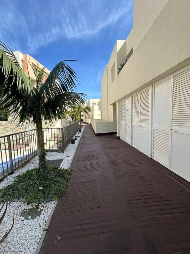 2 soverom Leilighet til salgs i Marbella med svømmebasseng garasje - € 450 000 (Ref: 10129656)